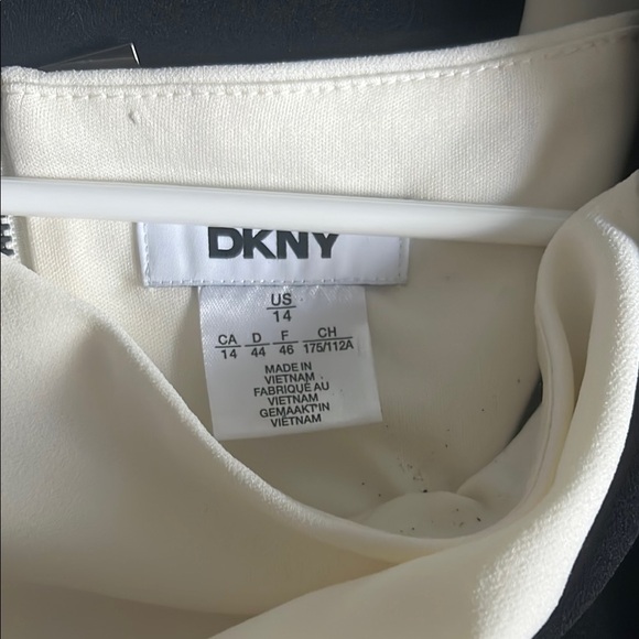 Elegant Black and White Dress - Picture 4 of 5